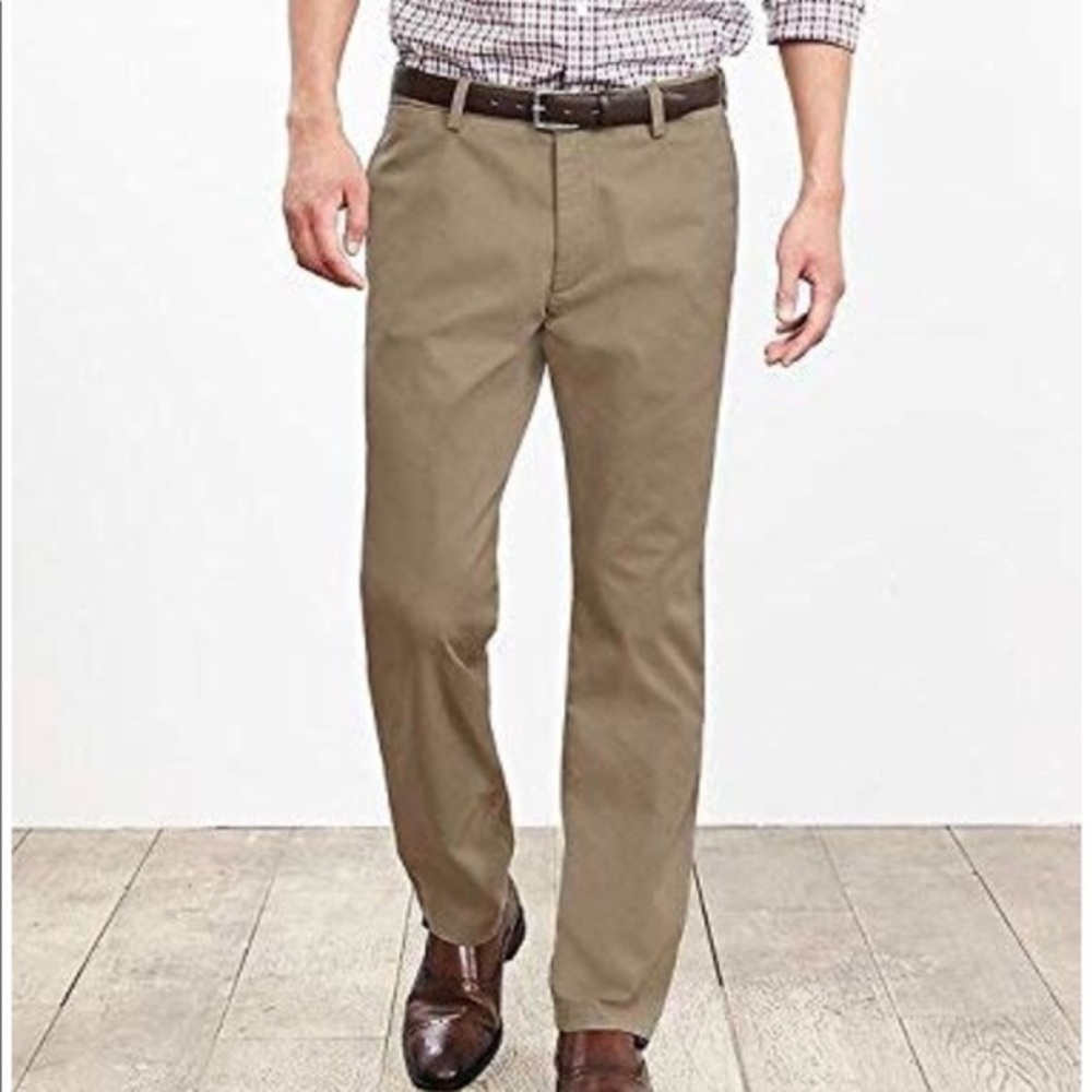 Banana republic relaxed Gavin chino pants 33 x 32